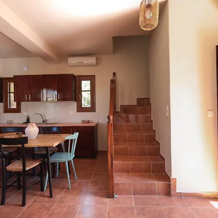 בית נופש Casa Di Mani Kotroni Vacation 2 Bedroom Maisonette With Shared Pool Kotronion (West Mani)