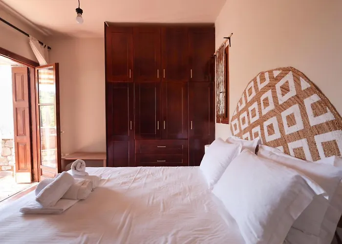 Casa Di Mani Kotroni Vacation 2 Bedroom Maisonette With Shared Pool * Kotronion (West Mani)